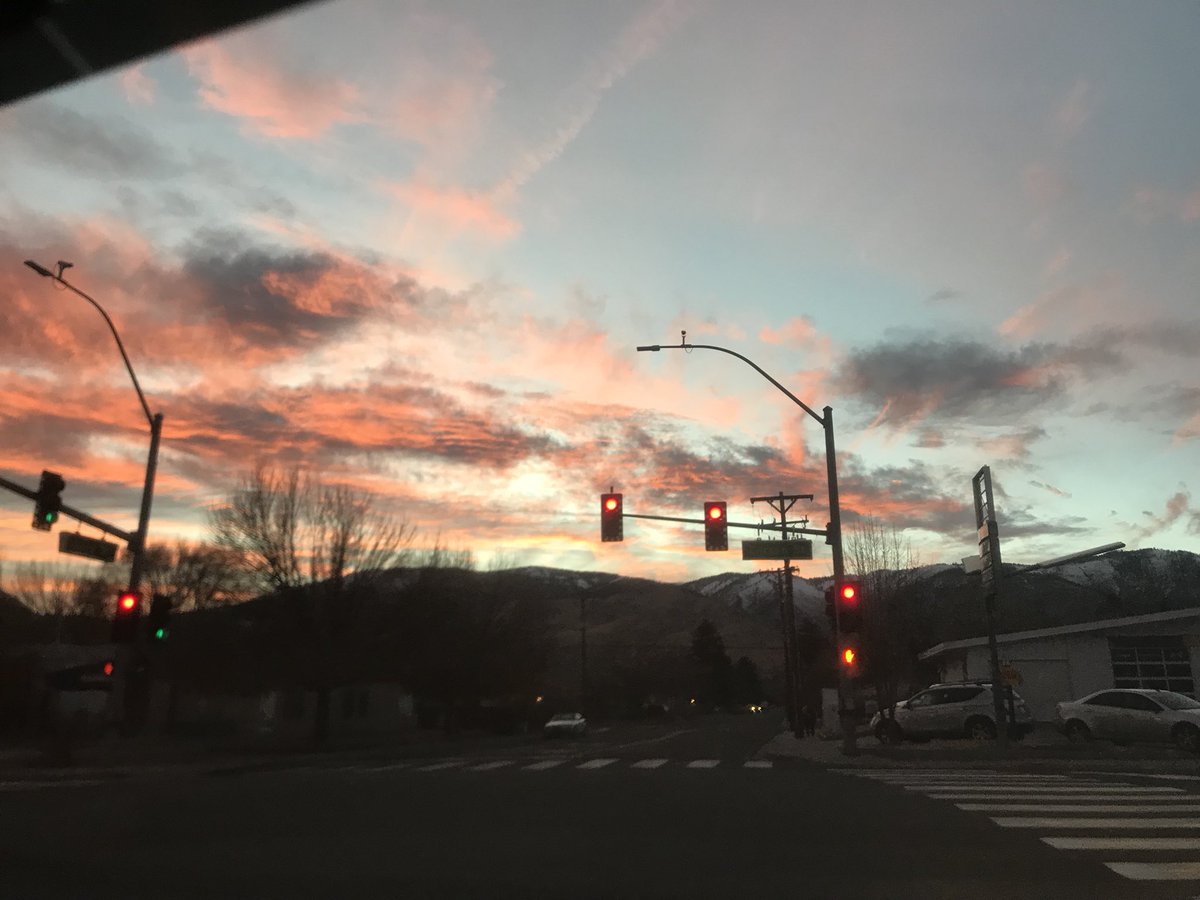 devony_jean's tweet image. So much love for Nevada sunsets 🌅