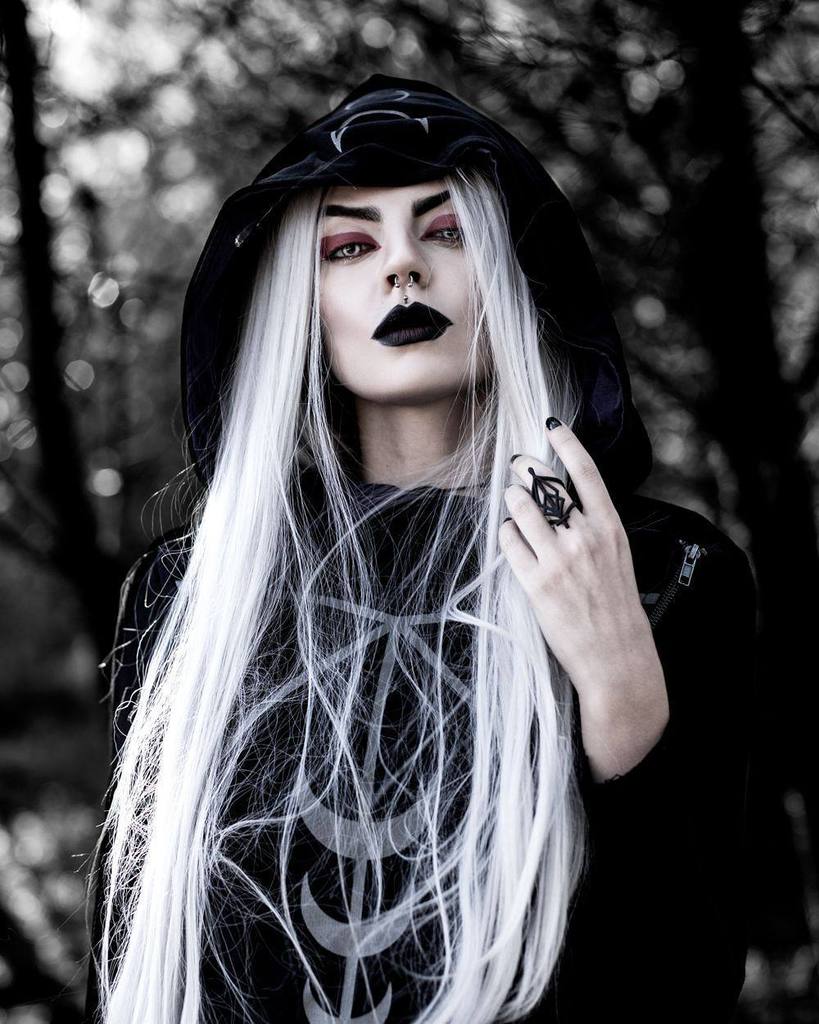 RogueAndWolf's tweet photo. BLACK FRIDAY SALE! 30% OFF EVERYTHING! 🔥🔥
Moon Seer #cardi for cosy Autumn dayz
Topped up with 'Spidersilk Blade' #ring 💜
-
-
-
-
#rogueandwolf, #alternativestyle, #witchy, #witchesofinstagram, #witch, #witchywoman, #witchythings, #whitehair, #moonch… https://t.co/IDcHtz79jE https://t.co/0bt9lWUruO