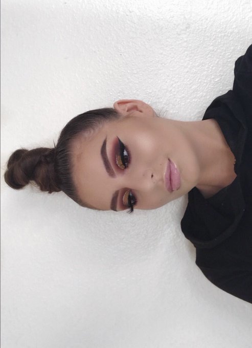 Friendsgiving looks ✨ https://t.co/zRy0x75DDA