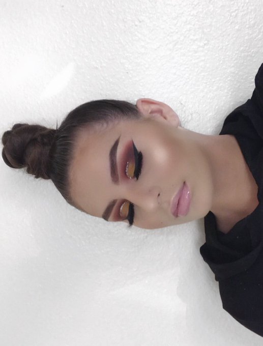 Friendsgiving looks ✨ https://t.co/zRy0x75DDA