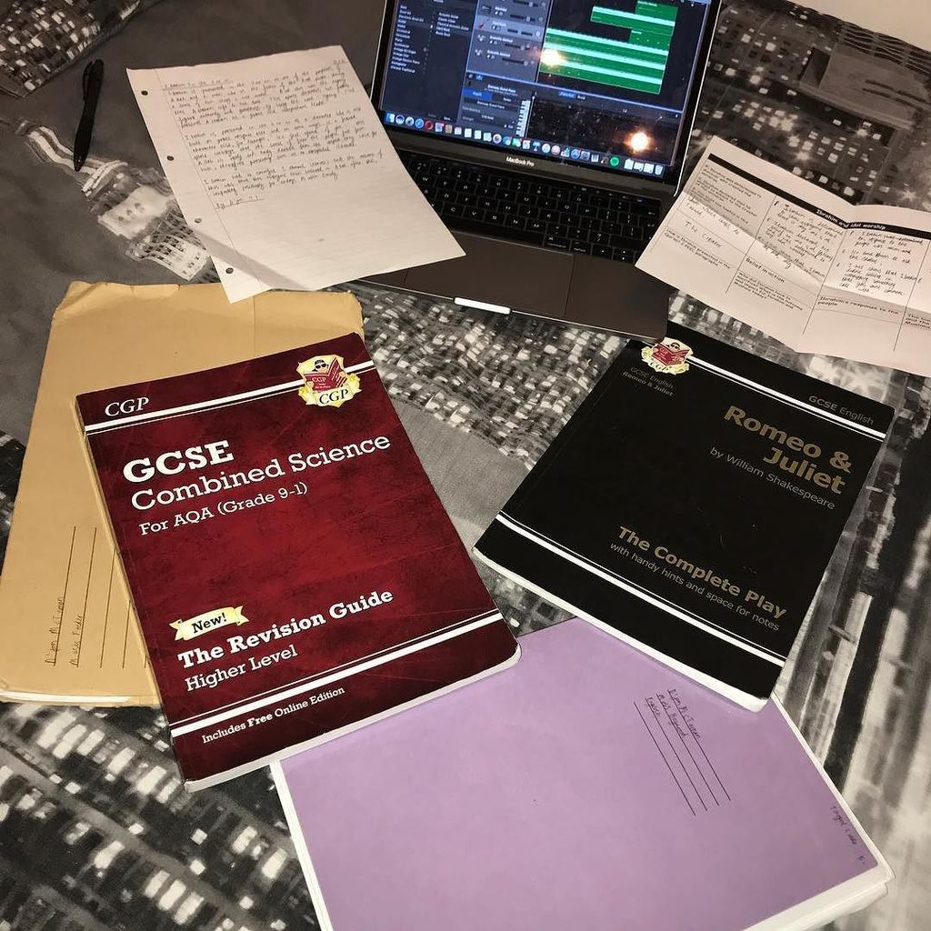 Yo guys it’s <a href="/_d/">daniela franco</a>.mac17 a member of <a href="/gdndcrew/">GDND CREW</a> as well as working hard in rehearsal,when we get home,school life doesn’t change,we continue working outside of dance too,me showing you guys this allows you to see the life of a dancer and a school student an… ift.tt/2AosLRA