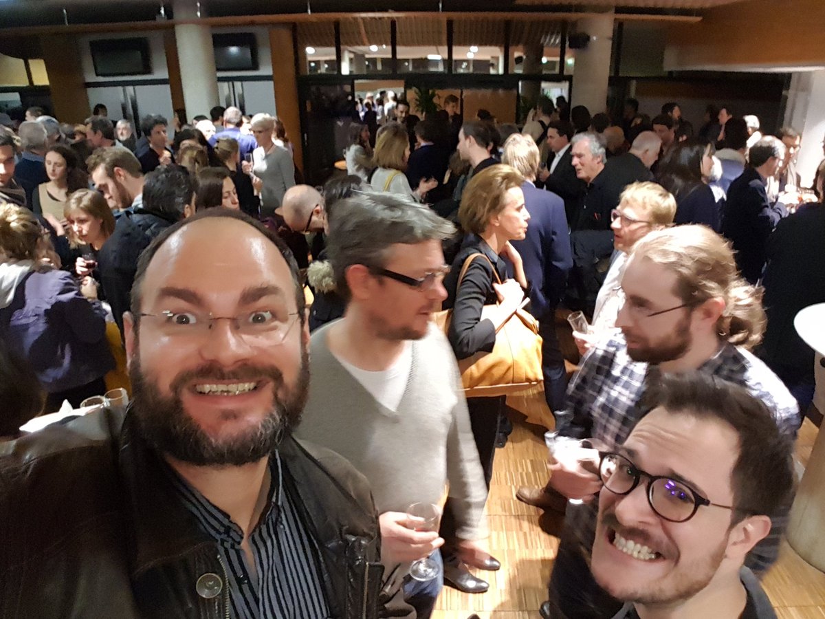 ConfdHistoire's tweet image. Que de monde chez @Francetele pour #scanpyramids le docu ! Vous pouvez voir @LordBifMusic et @tpsmort mais il y avait aussi @revuesdumonde et @MaxBirdOfficiel quelque part dans le fond de la salle !