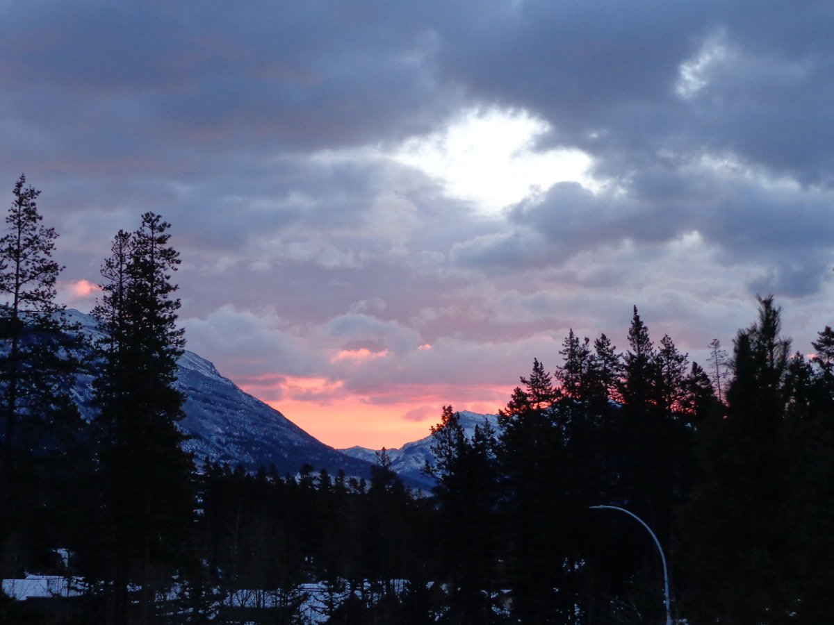A selection of November sunrise views at Ballyrock Home B&amp;B <a href="/ballyrockhome/">Ballyrock Home B&B</a> in Canmore #NovemberSunrise #BallryrockHomeBandB #Canmore
