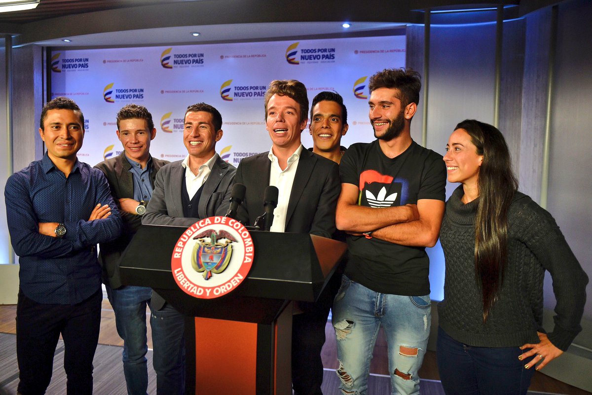 Mijitos les presento mi equipo de trabajo. Gracias por la confianza #rigopresidente