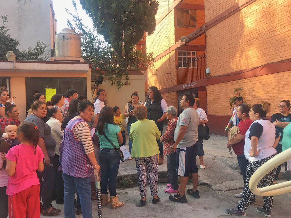 RosarioMorales_'s tweet photo. El trabajo territorial en #ÁlvaroObregón continúa, debemos organizarnos, trabajar en unidad y sumar a más personas convencidas de que es necesaria una transformación en nuestro país. Un verdadero cambio en nuestra ciudad.
#UnidosSomosMás #EquipoRM #Distrito18Local #ÁlvaroObregón https://t.co/LM2QqNZCvx