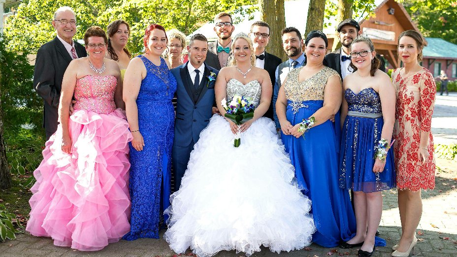 round7ethan's tweet photo. This day was filled with so much love&amp;joy. I'm greatful to have them as my family. ❤💙💚💛💜🖤💖 #september16th2017 #mysisterswedding #bigandhappyfamily #familyphotography #wedding https://t.co/8UklHdRMqe