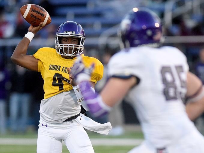 EasyMoneyJoe's tweet photo. Extremely blessed to say I’ve received another offer from the University of Sioux Falls!!! Thanks to @CoachChapin for recruiting me and giving me another opportunity to play football! #ChainGang https://t.co/o4PJArWN8B