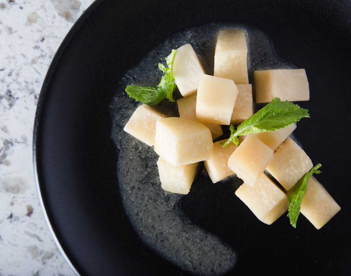 Looking for a last minute side dish? For a unique dish to add to your Thanksgiving table, try our miso butter kohlrabi. sansaire.com/signature-reci…