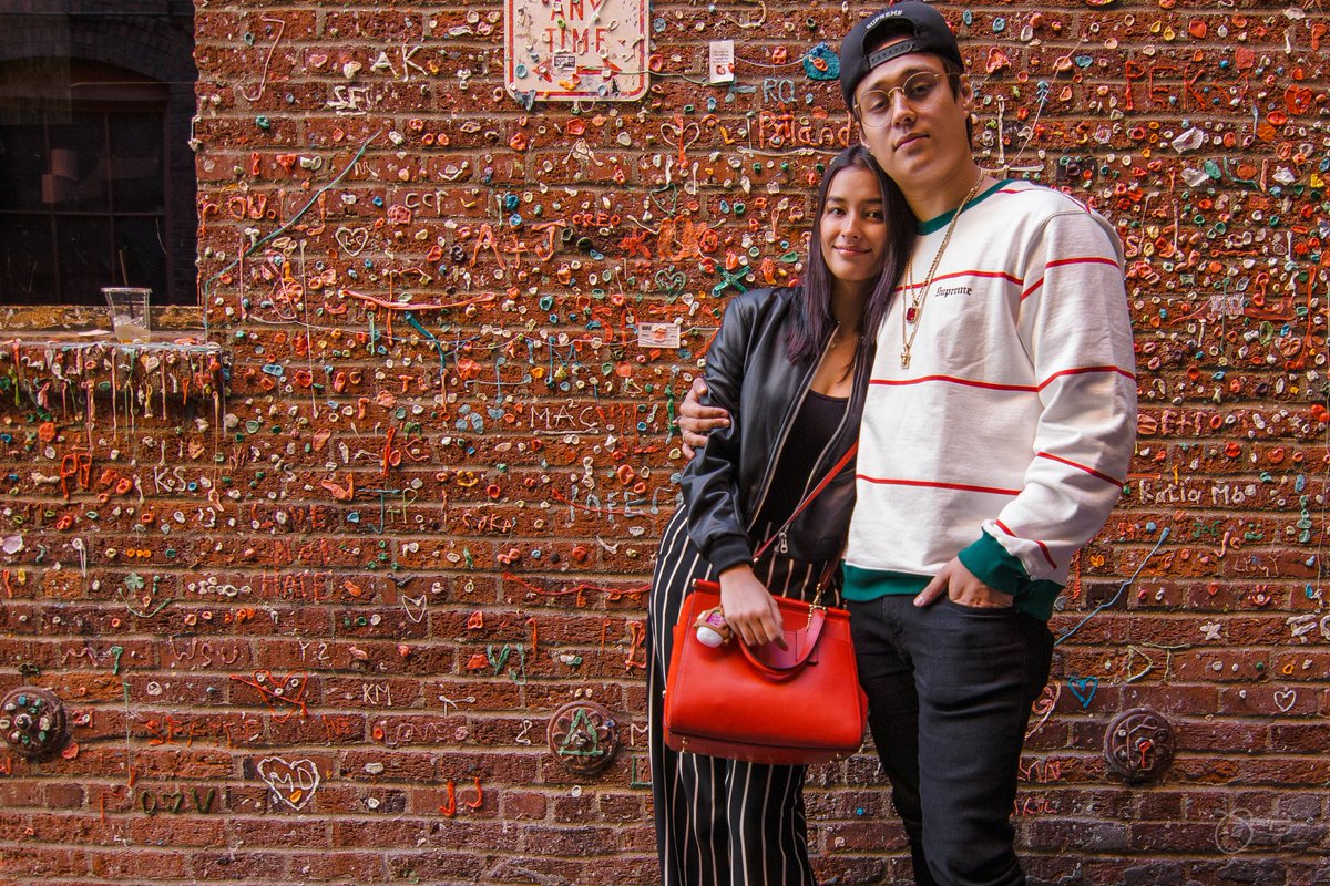 yetkl's tweet photo. Stick-y with You. 🍭🍬 #LizQuen #OneMagicalNight2017 💜 @lizasoberano @itsenriquegil https://t.co/nr9cpjxM6L