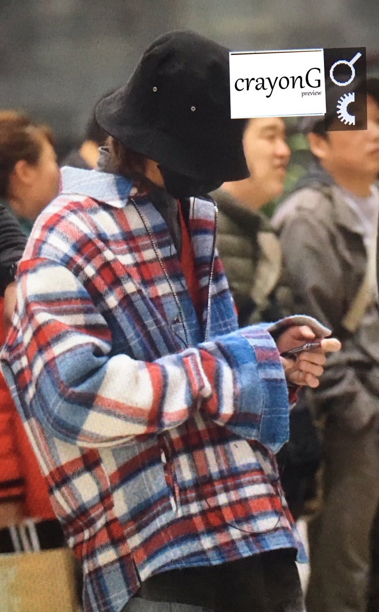 crayonG_cn's tweet photo. #GDRAGON 2017.11.23 김포공항 출국 #권지용 잘 갔다오세용😊😊#crayonG IBGDRGN https://t.co/L4sh47JeY1