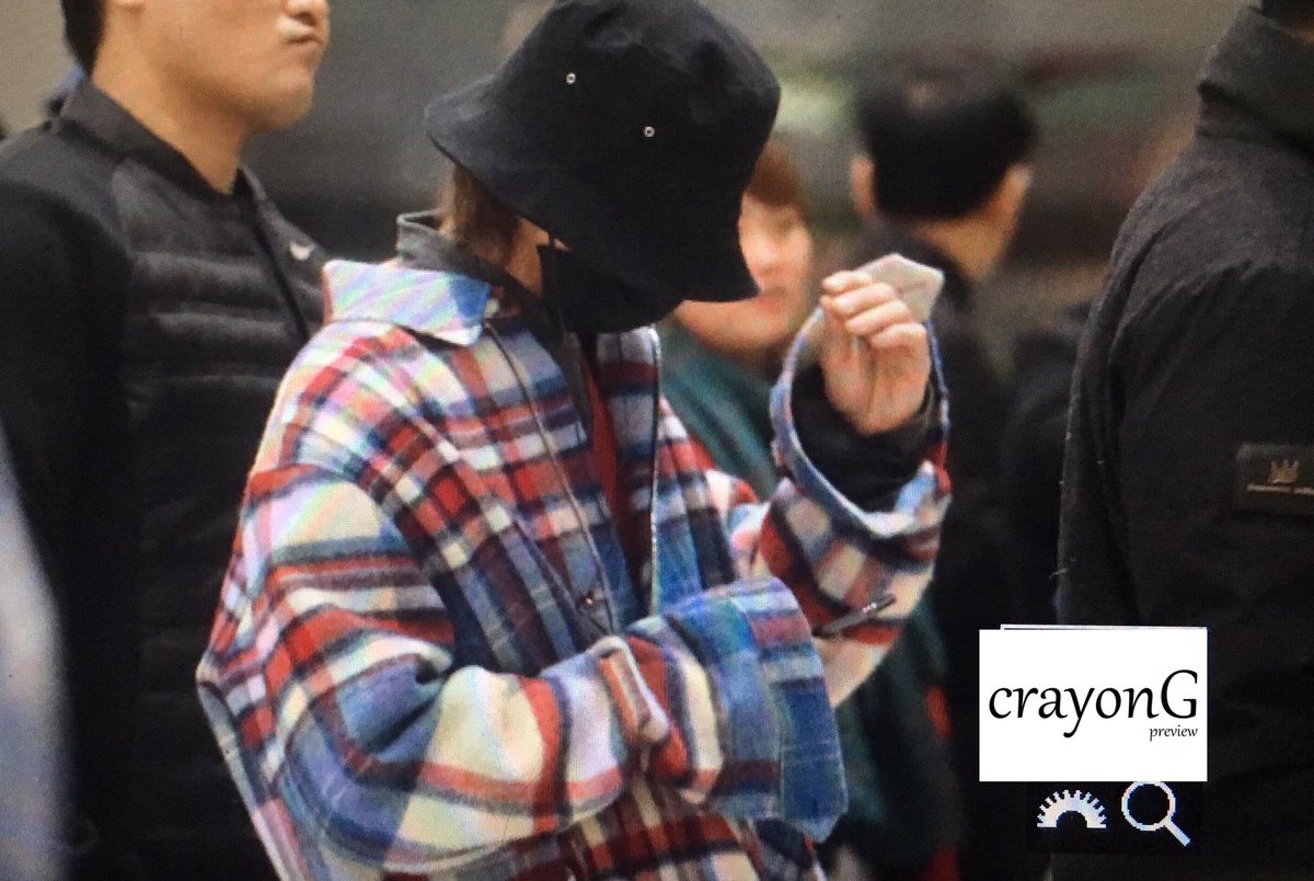crayonG_cn's tweet photo. #GDRAGON 2017.11.23 김포공항 출국 #권지용 잘 갔다오세용😊😊#crayonG IBGDRGN https://t.co/L4sh47JeY1