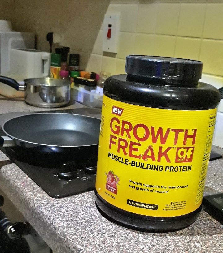 Late night snack of <a href="/PharmaFreakUK/">Pharmafreak UK</a> strawberry  proteinpancakes 😍💪👌😗😄❤fresh new tub too 😍
