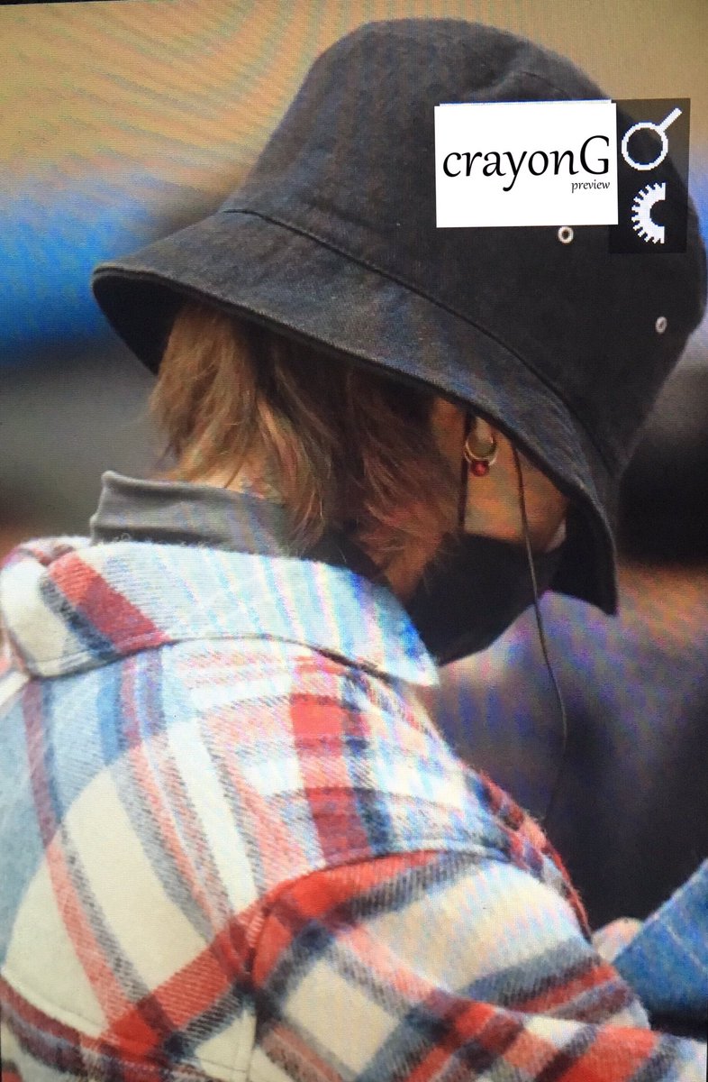 crayonG_cn's tweet photo. #GDRAGON 2017.11.23 김포공항 출국 #권지용 😻😻😻#crayonG @IBGDRGN https://t.co/0qWLvbrOca