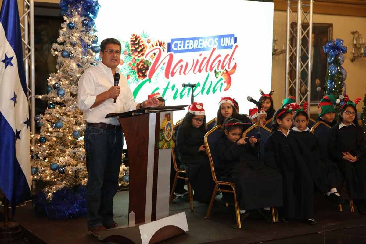 JuanOrlandoH's tweet photo. Llevando armonía, alegría y unión a cada rincón del país, celebramos #NavidadCatracha por cuarto año consecutivo, uniendo la familia hondureña en honor al nacimiento de nuestro redentor! https://t.co/lhRJGB7pg5