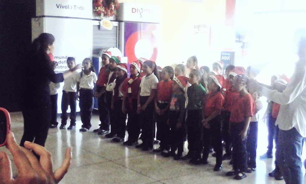 #21Nov Celebramos el Día del Músico desde el <a href="/aeropuertolara/">Aeropuerto Internacional Gral Jacinto Lara</a> con el Coro Preinfantil Jacinto Lara
#SomosElSistema