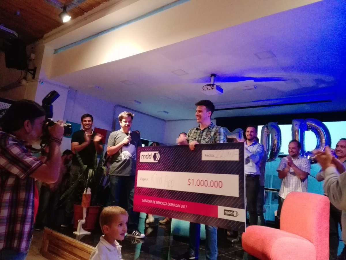 m_belenf's tweet photo. Kindapp recibió el millon en inversión en el #MDD2017 https://t.co/ny4z5ZCRsz