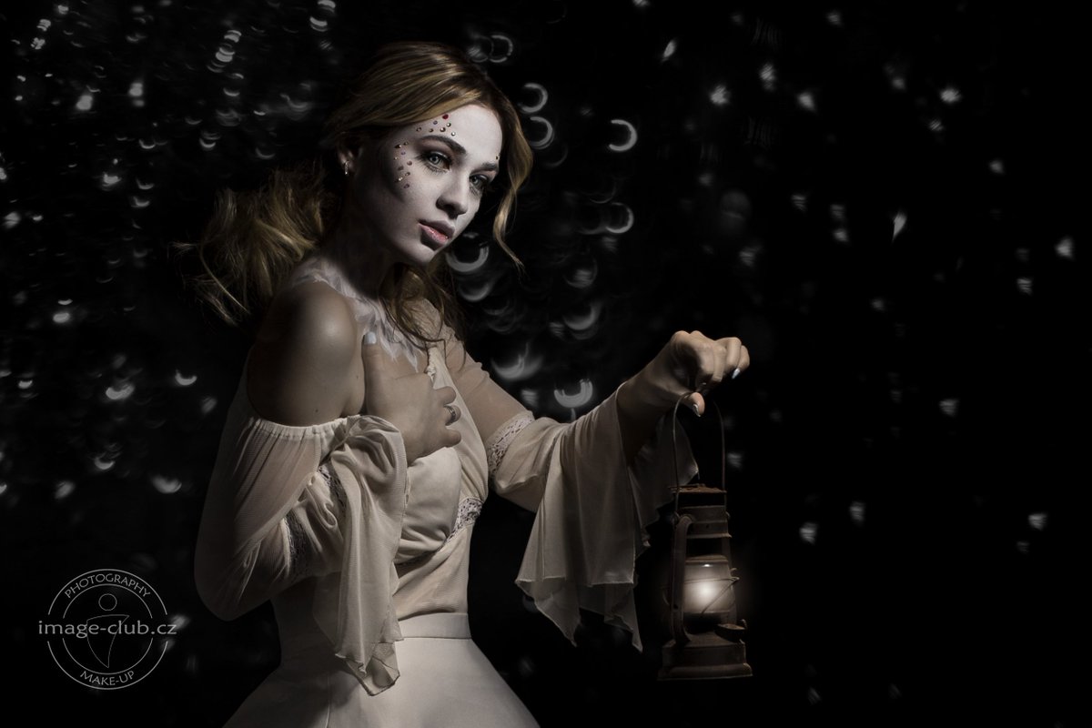 vekkrasy's tweet photo. Halloweenská víla ;)
#halloween #Halloween2017 #girl #model #modelgirl #shooting #shootingday #lights #night #beauty #photographer @image_club_cz @muahJitka https://t.co/KmlQOGDa7f