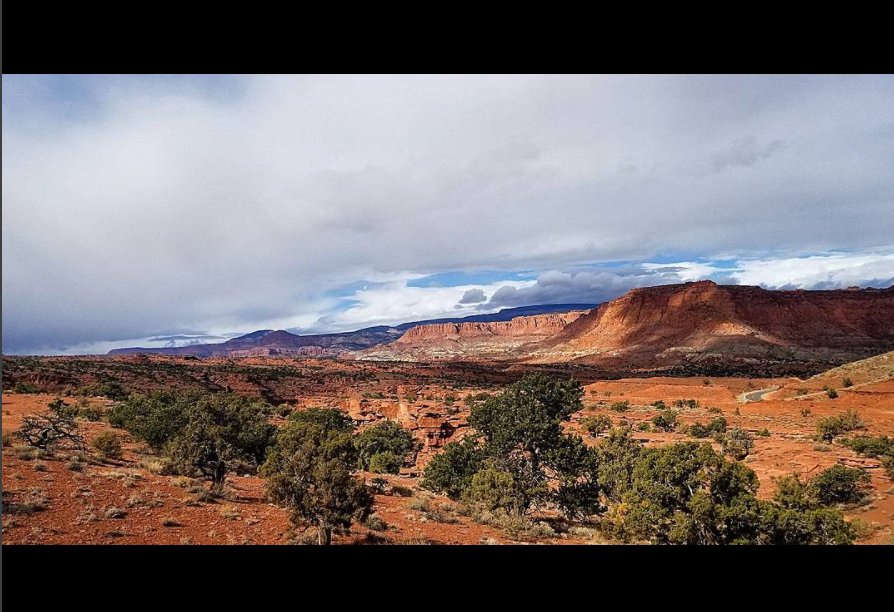 hanging_social's tweet photo. Capital Reef National Park in southern Utah is a great place for anyone who likes hiking and rock climbing. #capitalreefnationalpark #hikingadventures https://t.co/rWwdYdslei