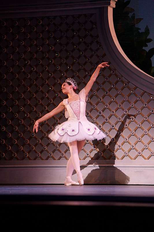 ABBalletSchool's tweet photo. “This is an amazing opportunity for young people who would never dream of such an experience" Darryl Wernham, CEO, The Legacy Children’s Foundation. TY to @SunLifeCA and their support of the Nutcracker Dream program, helping families experience ballet magic. Photo: Charles Hope. https://t.co/FsGo04sPAc