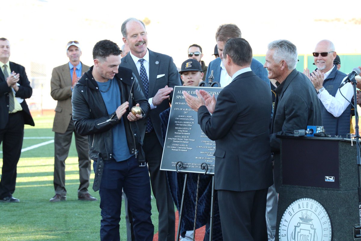 citizen_berry's tweet photo. Our world class city now has a world class sports facility! Thanks @astros @ABREG_1 for celebrating with us &amp; throwing out the first pitch https://t.co/J4nn1Vo6ij