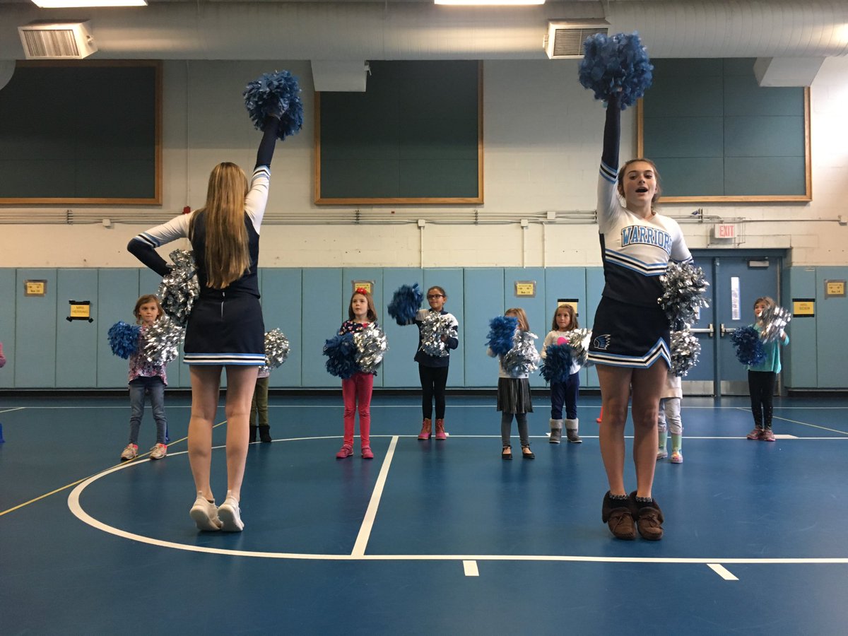 MedfieldCheer's tweet photo. @MHSGRIDIRON and @MedfieldCheer had a blast with the MAP today! ❤️ #future https://t.co/DzuUpeo6o8