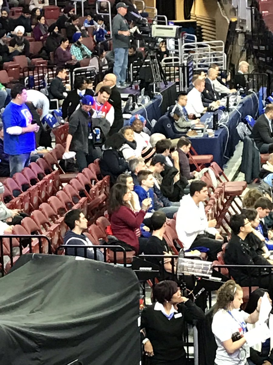 alexismsnyder's tweet photo. @Jessewelle at the sixers game!  #letsgosixers #123456ers #109876ers #philadelphia76ers https://t.co/7FWFMw542h