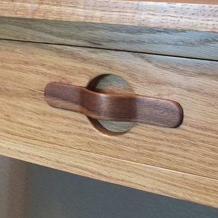 Benham_Design's tweet photo. Steam bent handle form walnut on my green and green side table, then #inlayed it a bit into the drawer front #inlay https://t.co/LXdmrrja7M https://t.co/QltsDtyf0A