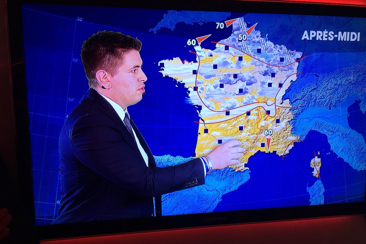 anthonyleroy63's tweet photo. Visite du siège de #TF1 📺
Découverte de cette immense machine médiatique de plus de 2000 employés. Visite des #studios. L’occasion de tester, non sans difficultés, la présentation de la #météo.
#medias #TourTF1 https://t.co/gyVhX9UiG5