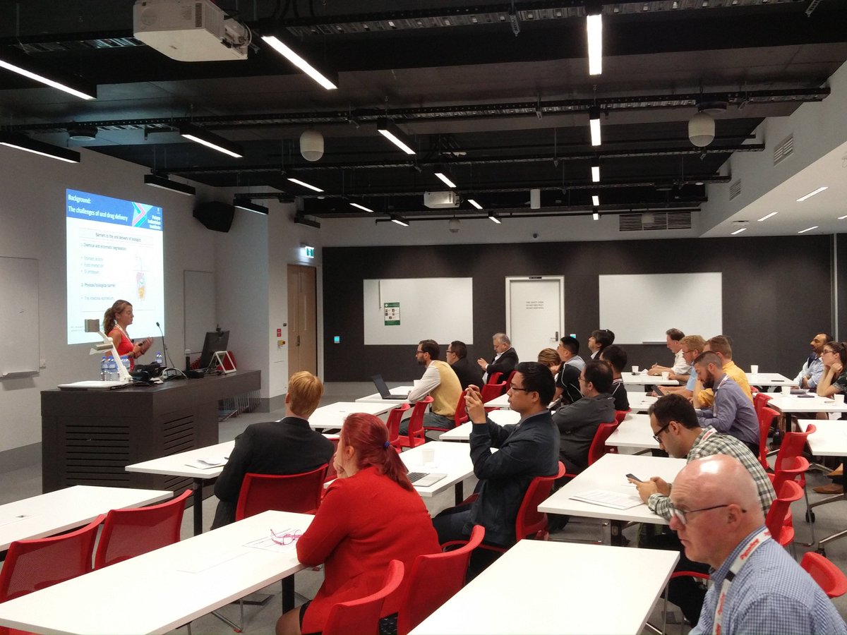 TomEddershaw's tweet photo. #makeandmeasure2017
Ludivine Delon presenting her fantastic PhD work conducted at @AnffSa and @UniSAFII https://t.co/4ZS2qJ70gn