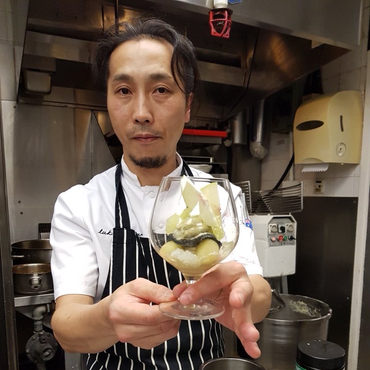 LukeWMangan's tweet photo. 😂 that's 1 way to stop crying from onions ! Our chefs, Mj, Satoru &amp; Jake at our #saltgrillontheeighth pop up @conradhongkong https://t.co/yCMAt2ZATD