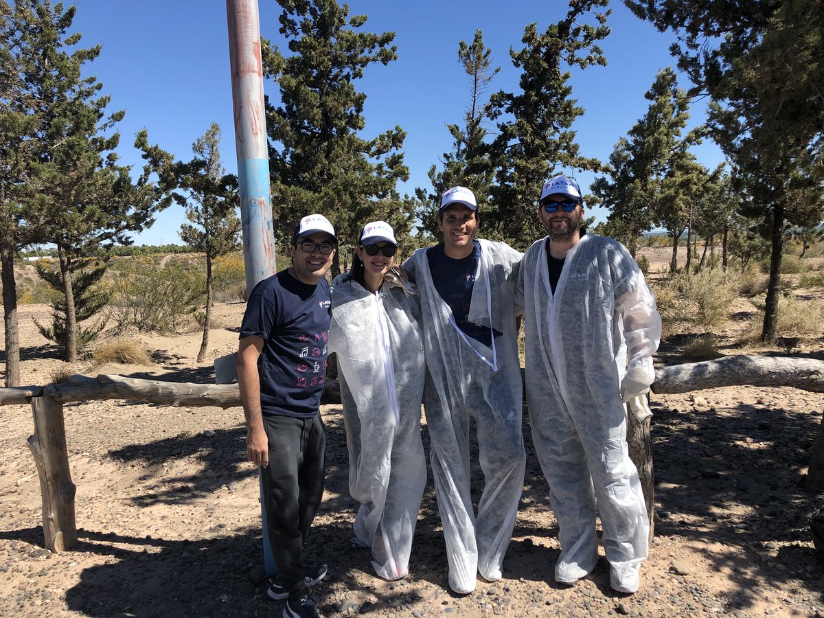 SirChandlerBlog's tweet photo. Gracias por la onda hoy al equipo de Latam en Neuquén. Participé del “Cuido mi destino” en el mirador Del Valle 🇦🇷 https://t.co/d9fG6bbT4H