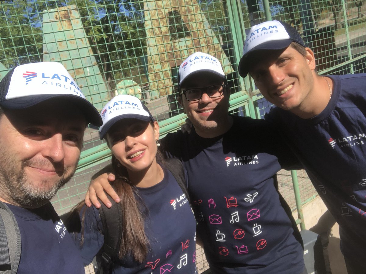 SirChandlerBlog's tweet photo. Gracias por la onda hoy al equipo de Latam en Neuquén. Participé del “Cuido mi destino” en el mirador Del Valle 🇦🇷 https://t.co/d9fG6bbT4H