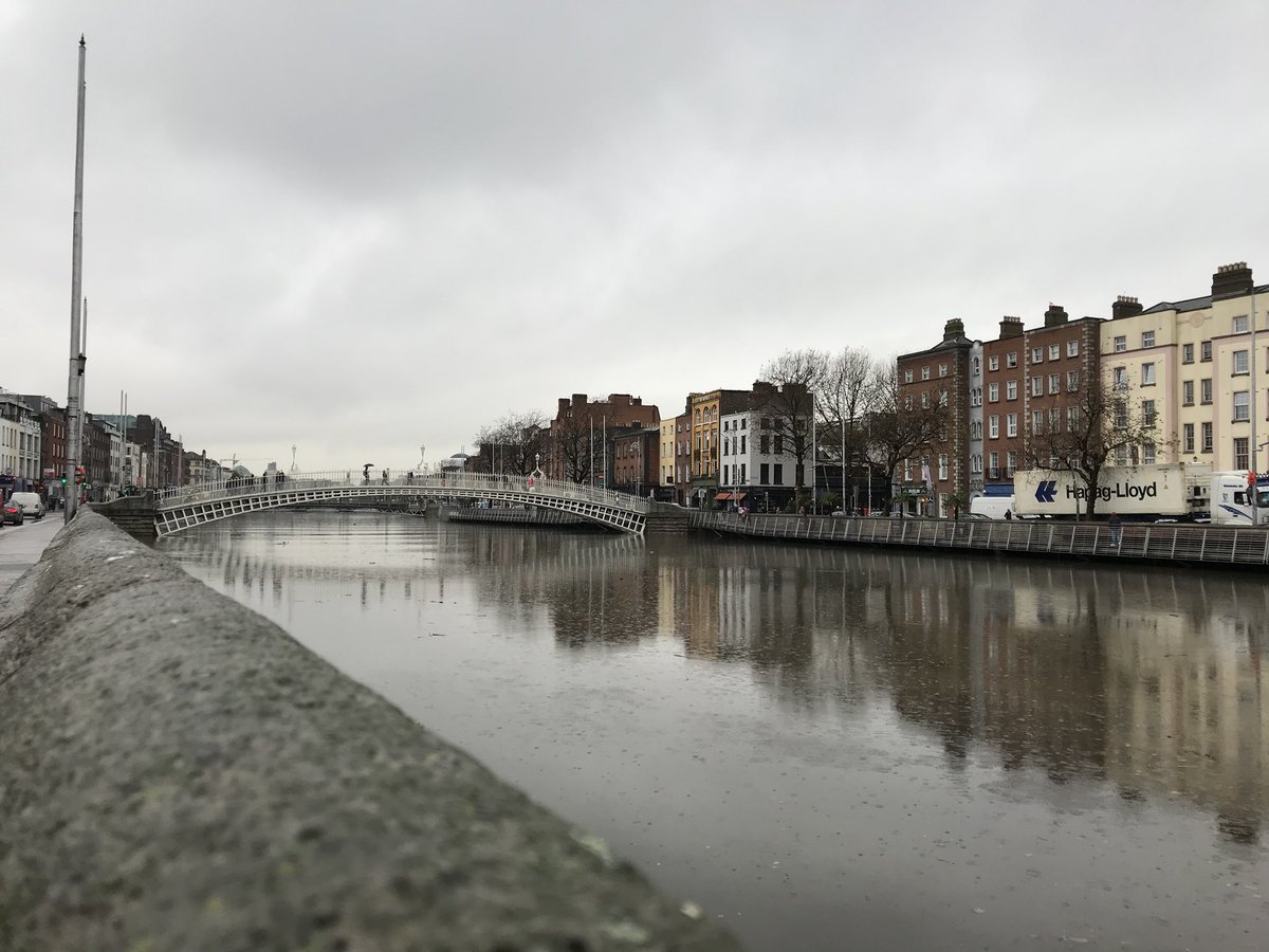alexx025's tweet photo. #BecaOnaCarbonell #AUssieYouTOO #Ireland #Dublin ☁️🌧 https://t.co/uyTgTekrBX