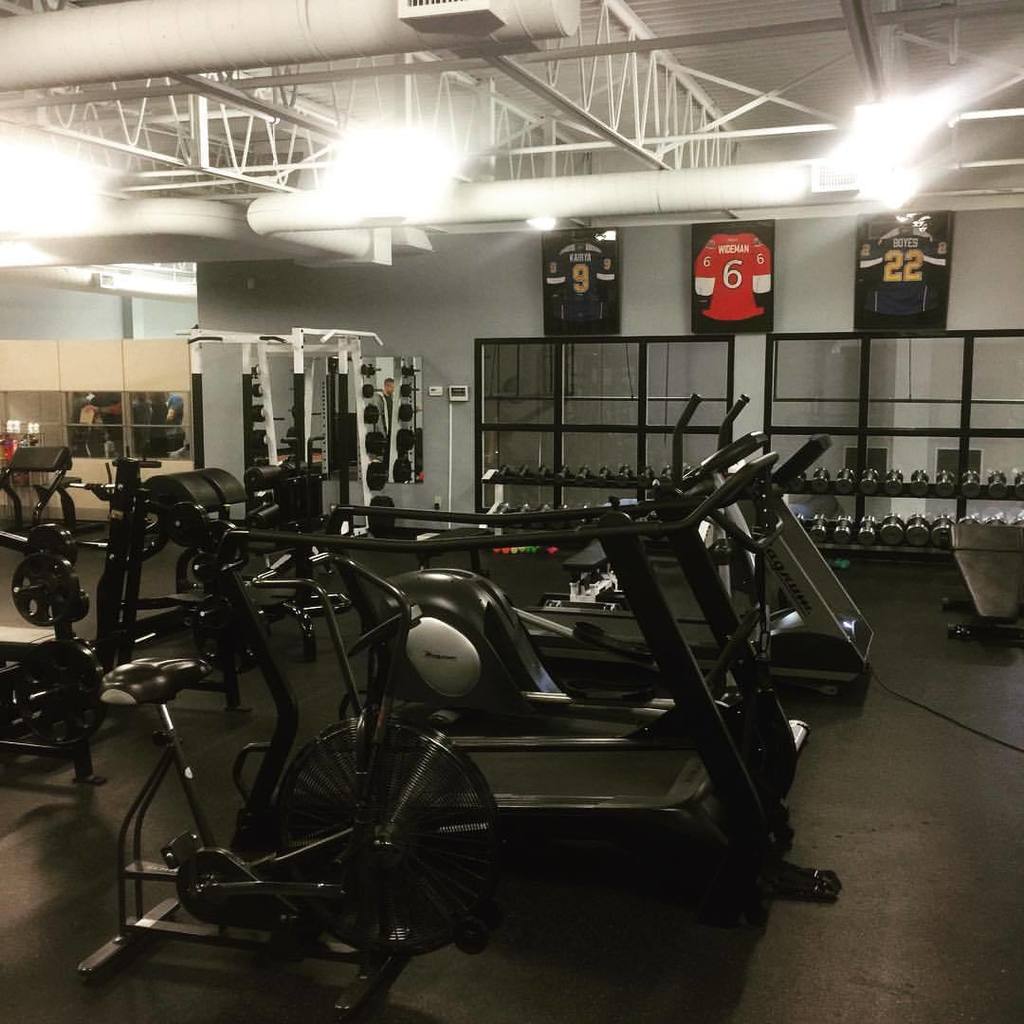 loss4gain's tweet photo. Work was definitely put in tonight….Great workout with Shawn. I’m ready for anything turkey day can throw at me! #loss4gain #weightlossjourney (at Elevated Performance) https://t.co/K88ZavgTqh