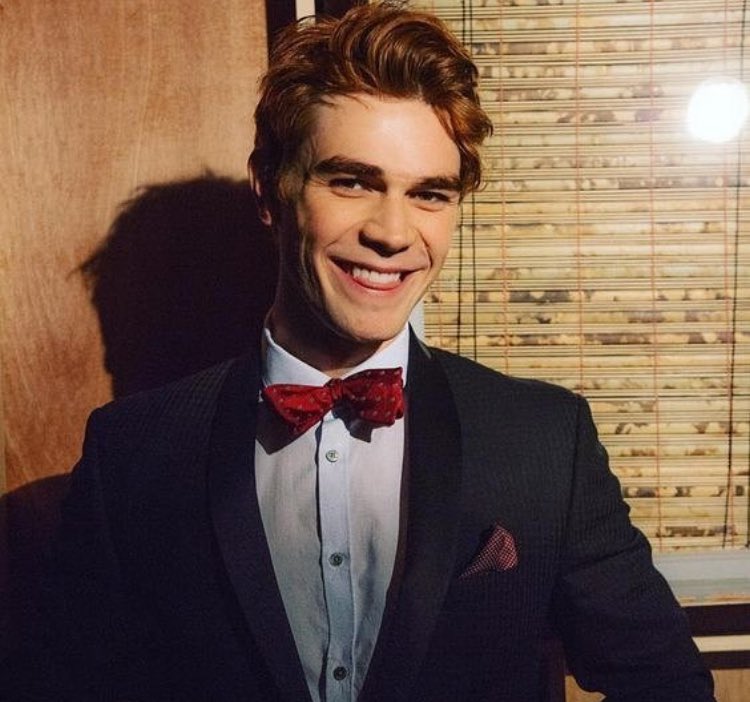 TANNER2CHiLL's tweet photo. bow tie https://t.co/MjMjOqORgI