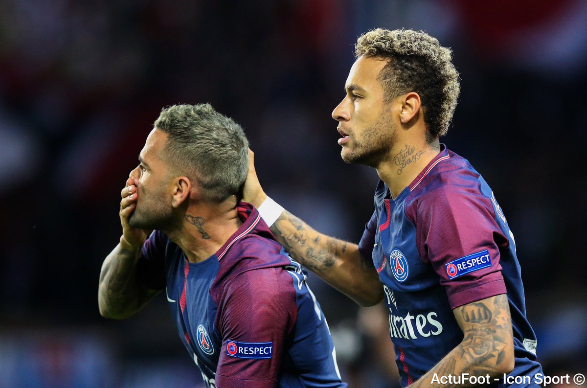 ActuFoot_'s tweet photo. Dani Alves : « Il faut continuer comme ça parce que jusque-là, on n’a rien gagné. On a juste gagné cinq matchs pour l’instant. » https://t.co/XhkPJbBTAo