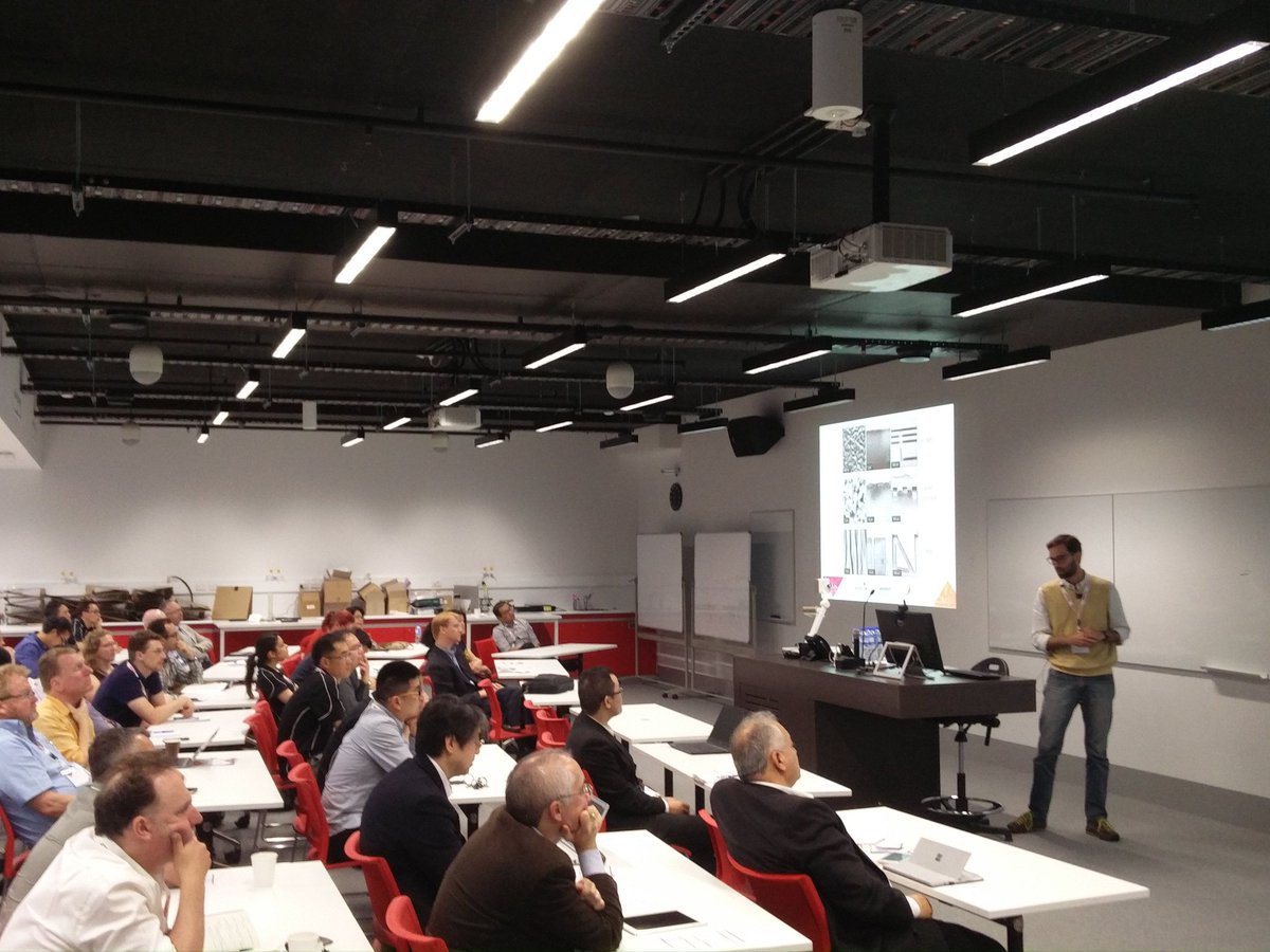 Nanomelb's tweet photo. #makeandmeasure2017
@Macquarie_Uni researchers explaining their microfluidic technology. https://t.co/UIwkJ3MWTn