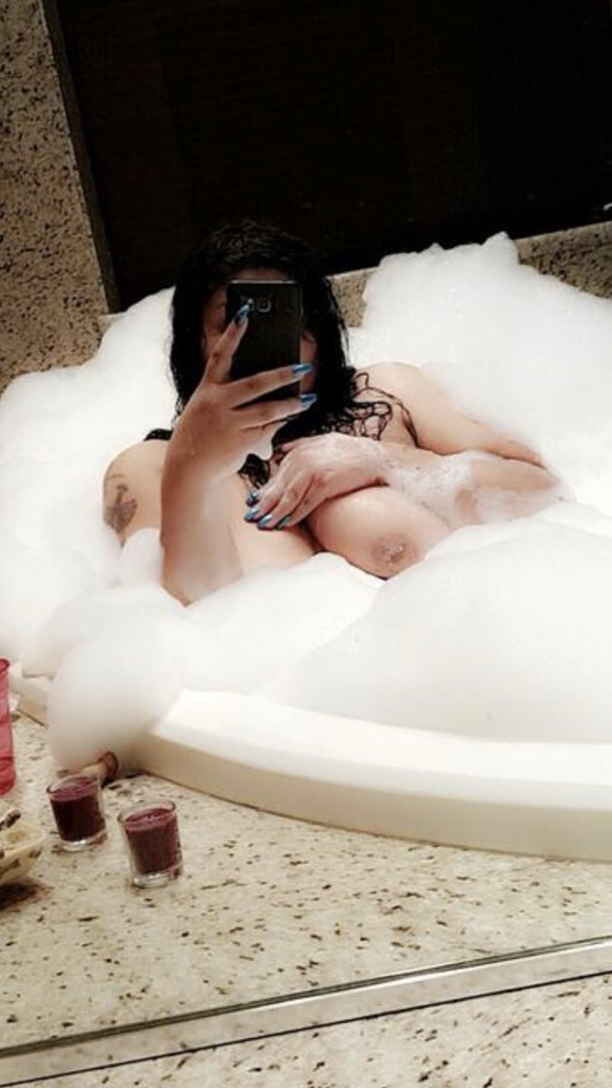 Georgia_BBW's tweet photo. #bathtime what would you #losers do to scrub my back? #whore #filthypig #humanatm #blackmailpiggy #FinDom #goddess https://t.co/YFBoWEWkwt
