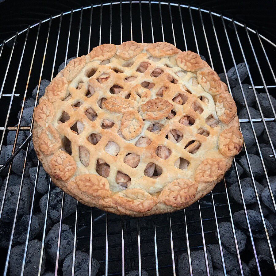 grill_momma's tweet image. Homemade apple pie grilled on a @WeberGrills kettle?  Why not?  I used the @WeberiGrill 2 as an ambient temperature monitor on the grate.  If you can bake it, you can grill it!

#WeberGrills #raisethesteaks #webercontest #freeproductfromweber
