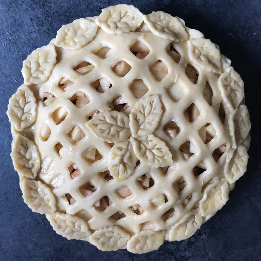 grill_momma's tweet image. Homemade apple pie grilled on a @WeberGrills kettle?  Why not?  I used the @WeberiGrill 2 as an ambient temperature monitor on the grate.  If you can bake it, you can grill it!

#WeberGrills #raisethesteaks #webercontest #freeproductfromweber