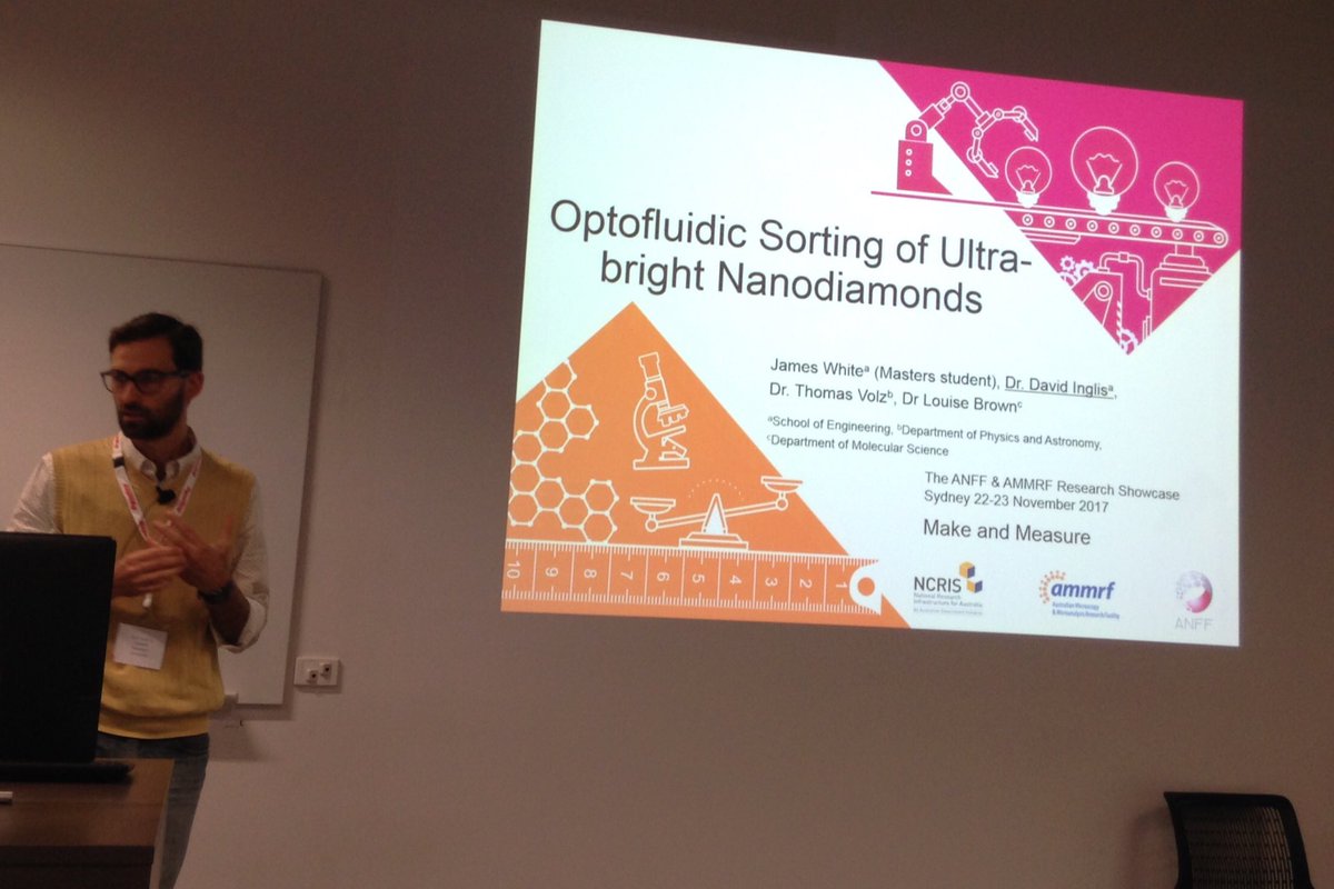 AnffSa's tweet photo. David Ingrid @Macquarie_Uni on the use of microfluidic devices to track particle trajectory of nanodiamonds in different optical transmission @AnffSa @UniSAFII #makeandmeasure2017 https://t.co/zfSUeF4v5Z