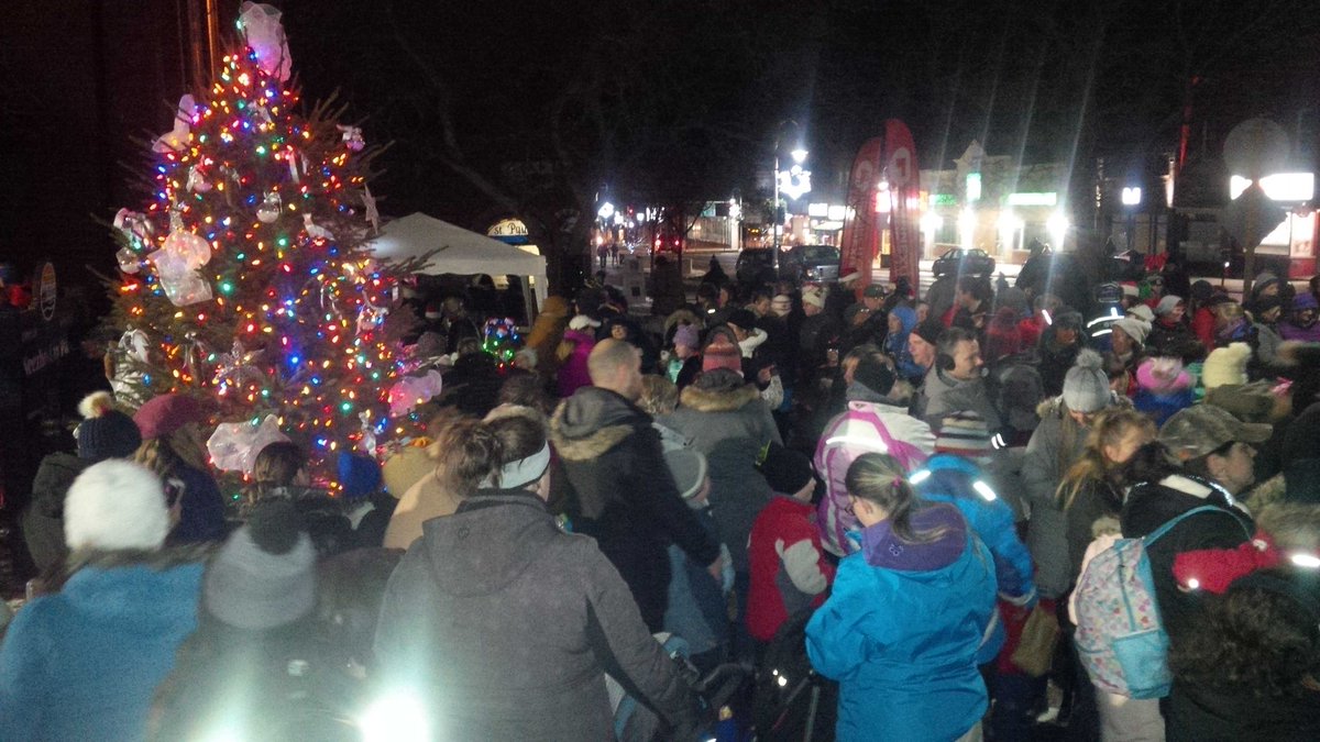 Gord_McKay's tweet photo. Midland welcomes in Christmas with its Downtown tree lighting. https://t.co/0LNJyPeFeS