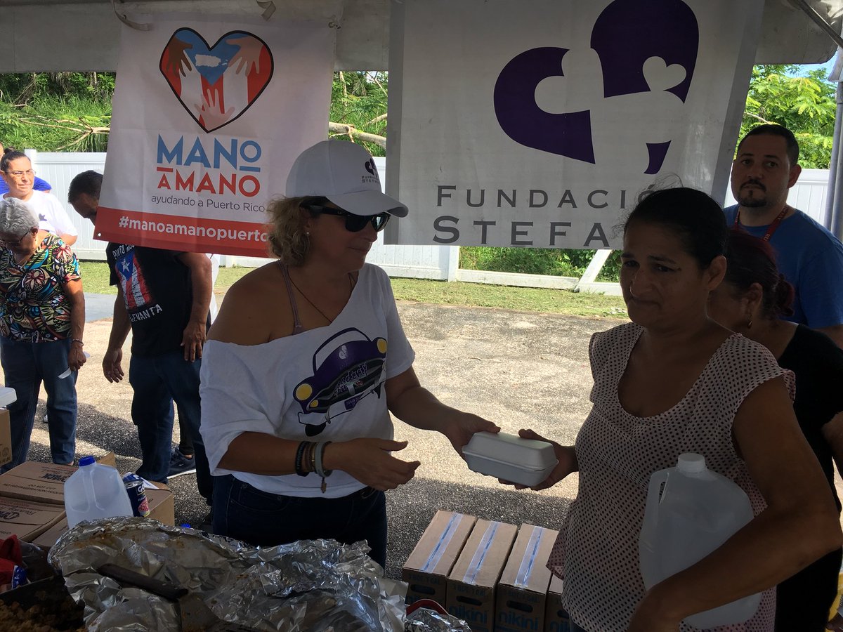 Zorimar17's tweet photo. Almuerzo de accion de gracias para los artesanos de Las Piedras... trabajando con @ManoaManoPR y @TeamStefanoPR  #nostocadejarunahuella https://t.co/wmbMhqRkop