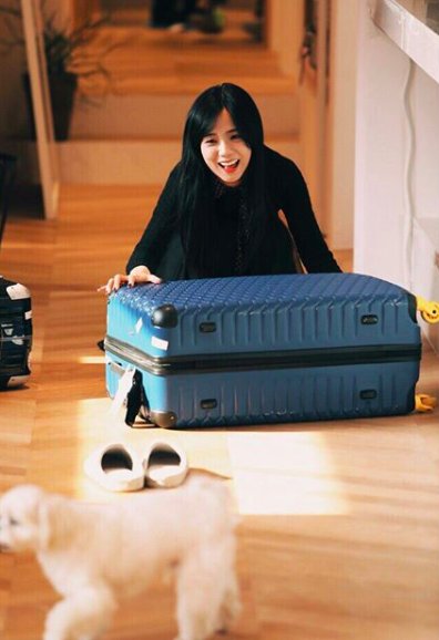 blackpinkau's tweet photo. [IG] blackpinkofficial: #BEULPINGHOUSE #100CATION_REALITY #BLACKPINK #블랙핑크 #BLACKPINKTV #블랙핑크TV #TEASER #COMINGSOON #MIDDECEMBER #YG https://t.co/tauYyWjils