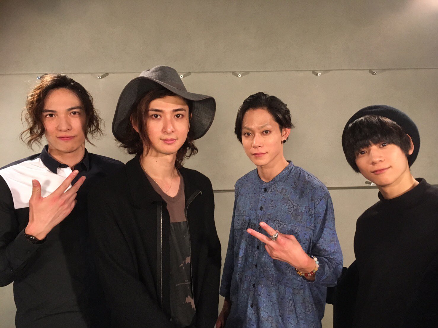 ミュージカル 黒執事 公式アカウントさんのツイート 本日放送 ミュージカル 黒執事 Noah S Ark Circus 古川雄大 玉城裕規 三津谷亮 輝馬 副音声解説付 本日夜9時より いよいよwowowにて放送です キャスト4人による副音声もお楽しみに 黒 ミュージカル 黒執事 公式アカウントさんのツイート 本日放送 ミュージカル 黒執事 Noah S Ark Circus 古川雄大 玉城裕規 三津谷亮 輝馬 副音声解説付 本日夜9時より いよいよwowowにて放送です キャスト4人による副音声もお楽しみに 黒