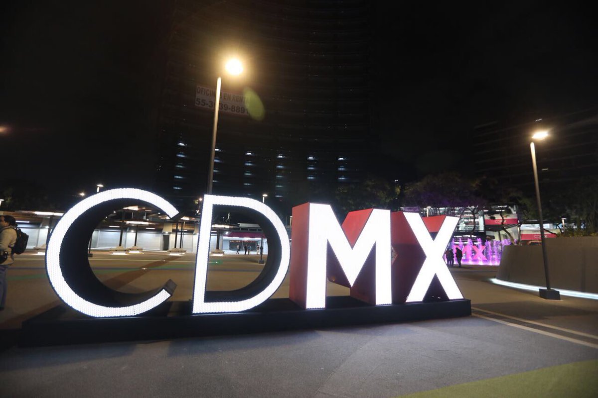 ManceraMiguelMX's tweet photo. Entregamos los trabajos de rehabilitación integral y sustentable de la Glorieta de Insurgentes, que beneficiarán a millón y medio de personas que la recorren a diario #mm https://t.co/7z0hiyui5F