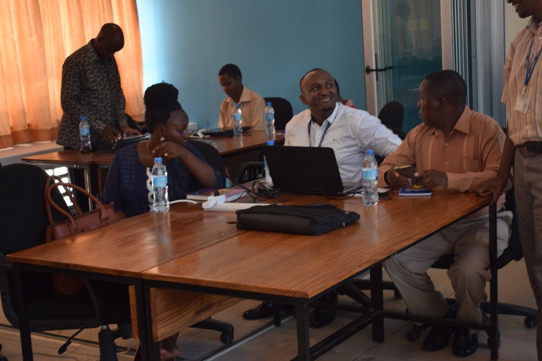 ChazRwige's tweet photo. @rajiv_r_in from @ContactPARIS21 with #ADAPT2 team of trainees at @dLabTz
#DataRevolutionTz #SDGs #DataRevolution
@NBSTanzania @MCC_Data @PEPFAR @StephenChacha https://t.co/y4R5sk2K4c