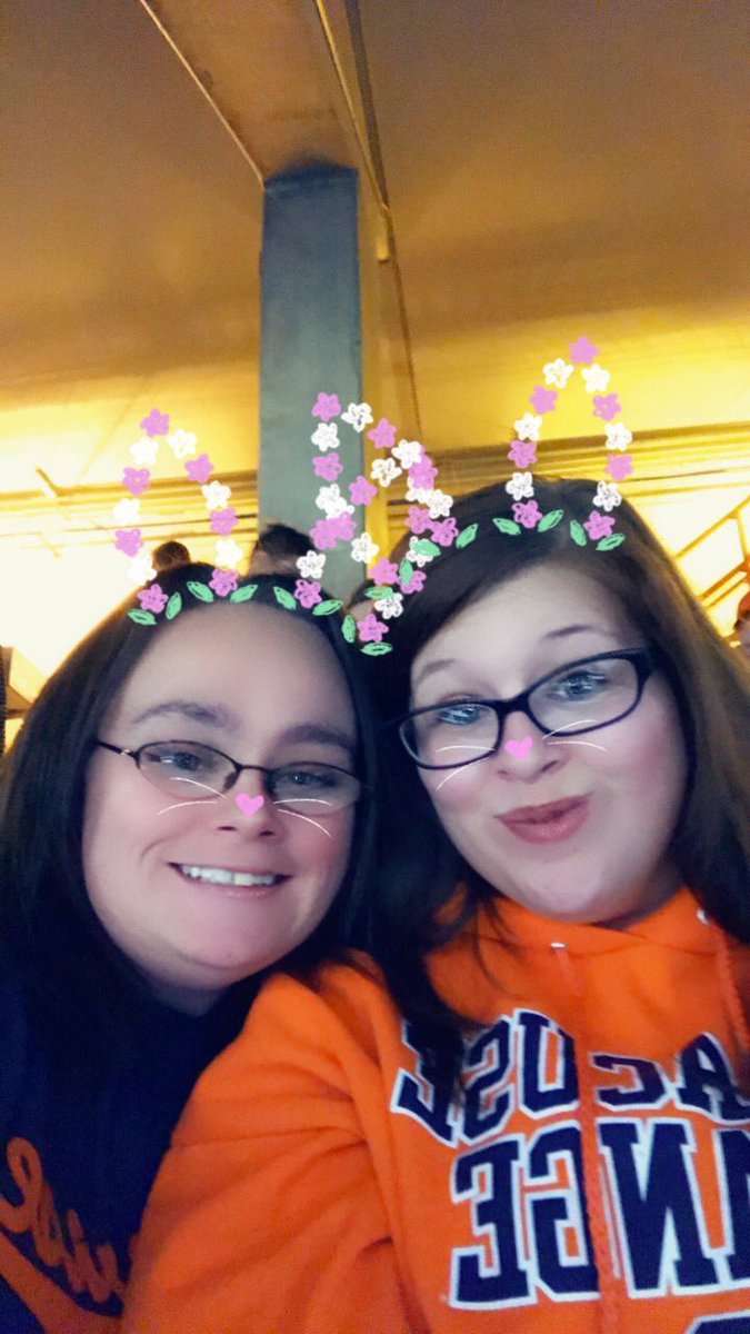 CaptainSwan_3's tweet photo. For a few hours I was able to forget the sadness and watch my favorite team @Cuse play and win. Thank you to my wonderful friend Stefanie. ❤️ https://t.co/S4yKS2LVnM