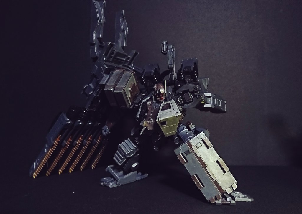 Yuki トレーナー ヴェンジェンスのグラインドブレードの刃を クリアーオレンジで塗装してみました 最初のシルバーも好きですが やっぱり刃は 発光したようなオレンジ色の方が良いですね アーマードコア ヴェンジェンス コトブキヤ