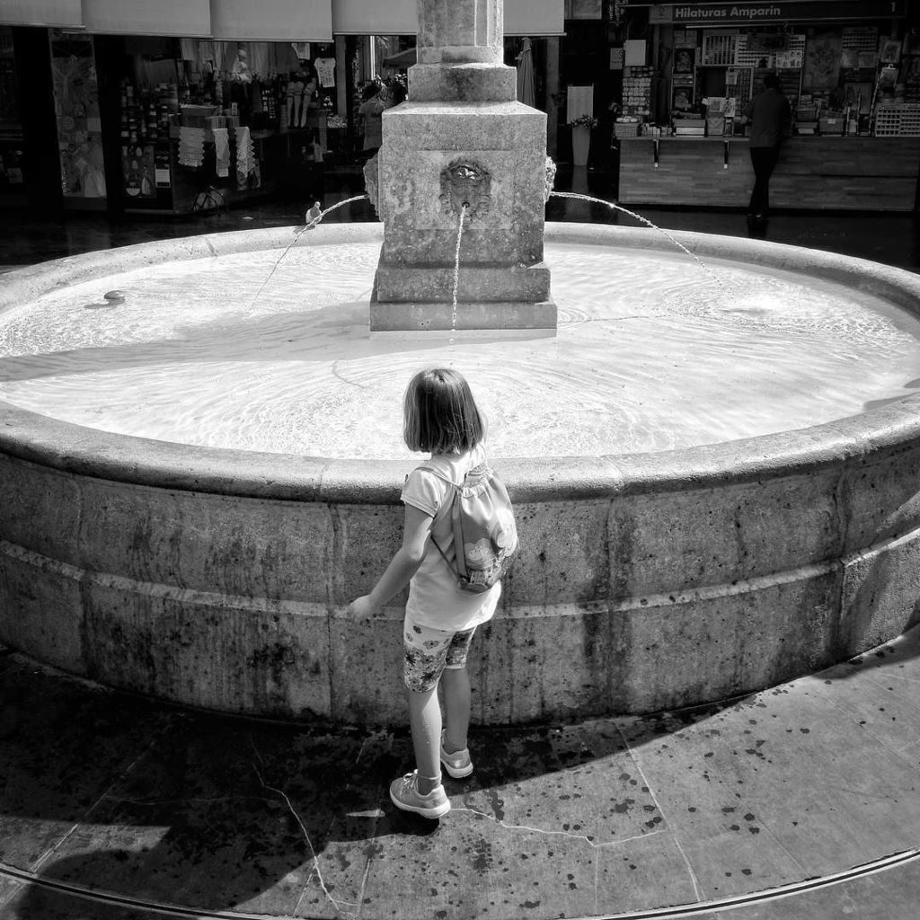 darzveider's tweet photo. Fountain of youth .
.
. 
#onthestreets 
#everybodystreet 
#streetportrait
#streetphotography_bw
#streetleaks
#SPIcollective
#streetdreamsmag 
#portraitmood
#lensculture
#streetsnap 
#lensculturestreet 
#life_is_street
#humanedge
#hartcollective 
#storyin… https://t.co/DOmM43agbS https://t.co/Rqmecsxamv
